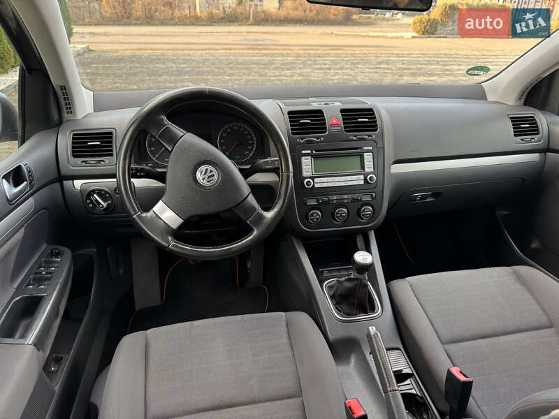 Хэтчбек Volkswagen Golf 2007 в Иршаве