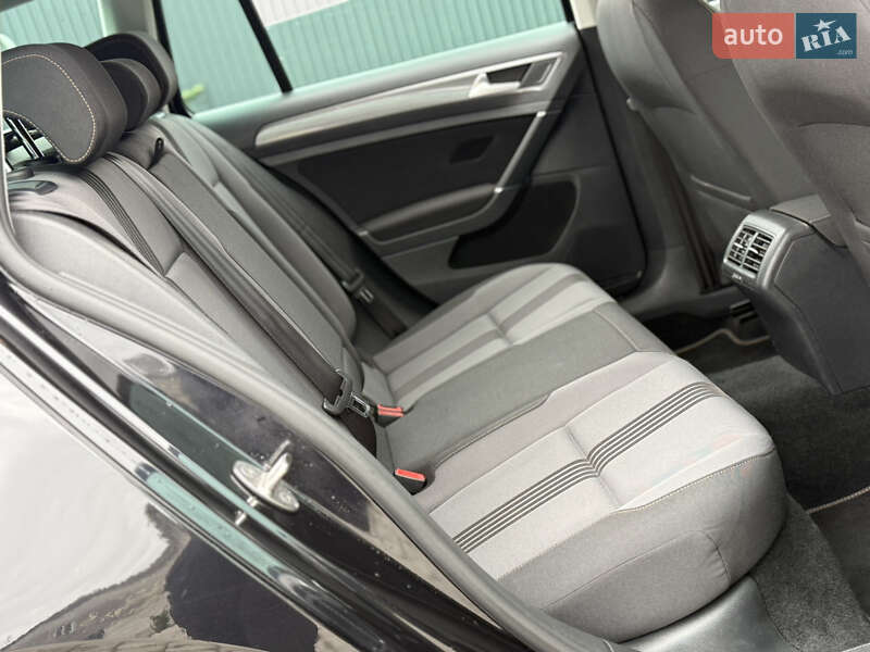 Универсал Volkswagen Golf 2016 в Львове