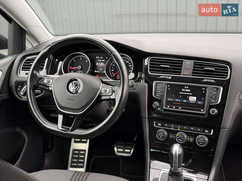 Универсал Volkswagen Golf 2016 в Львове