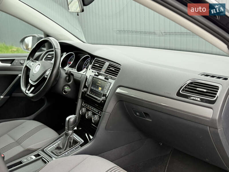 Универсал Volkswagen Golf 2016 в Львове