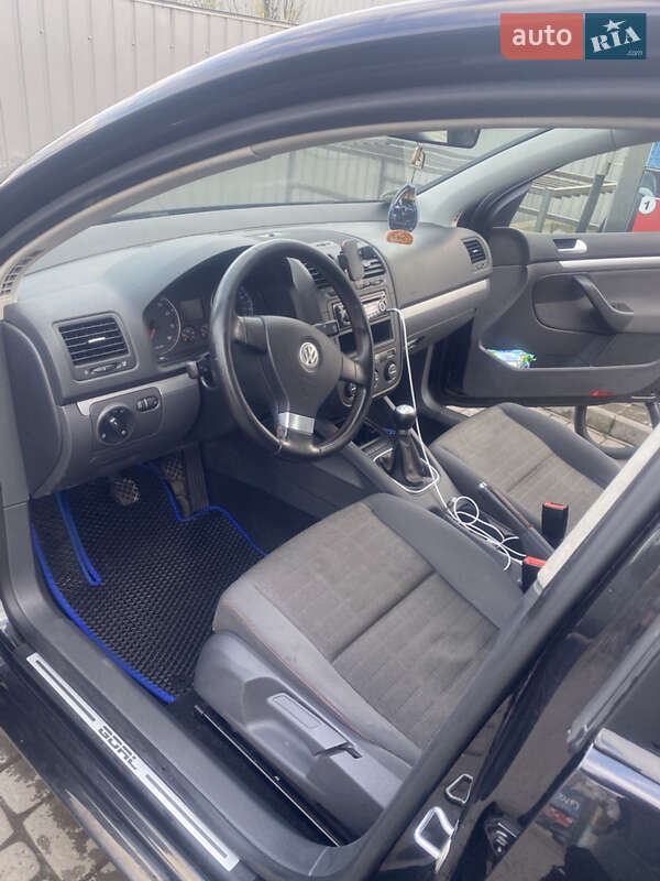 Хэтчбек Volkswagen Golf 2006 в Староконстантинове