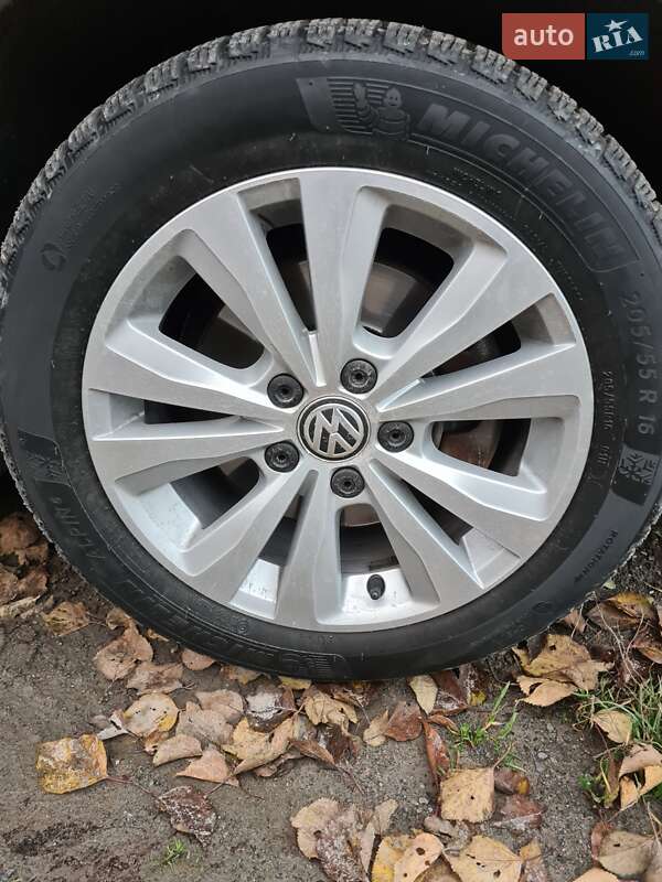 Универсал Volkswagen Golf 2017 в Ровно