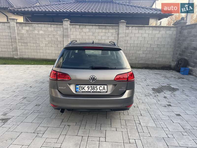 Універсал Volkswagen Golf 2014 в Рівному