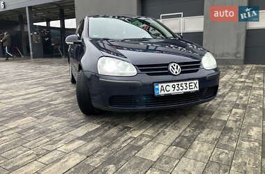 Хетчбек Volkswagen Golf 2004 в Луцьку