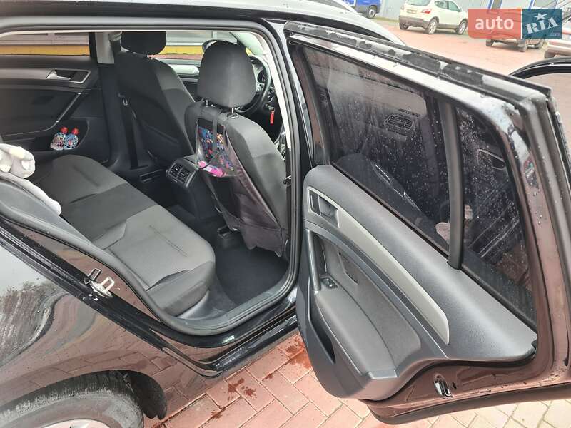Универсал Volkswagen Golf 2017 в Ровно