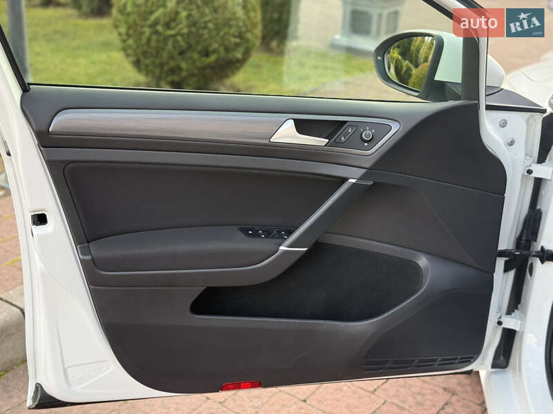 Універсал Volkswagen Golf 2017 в Стрию