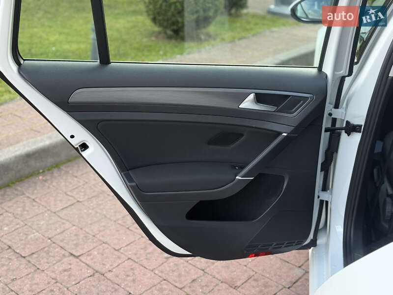 Універсал Volkswagen Golf 2017 в Стрию