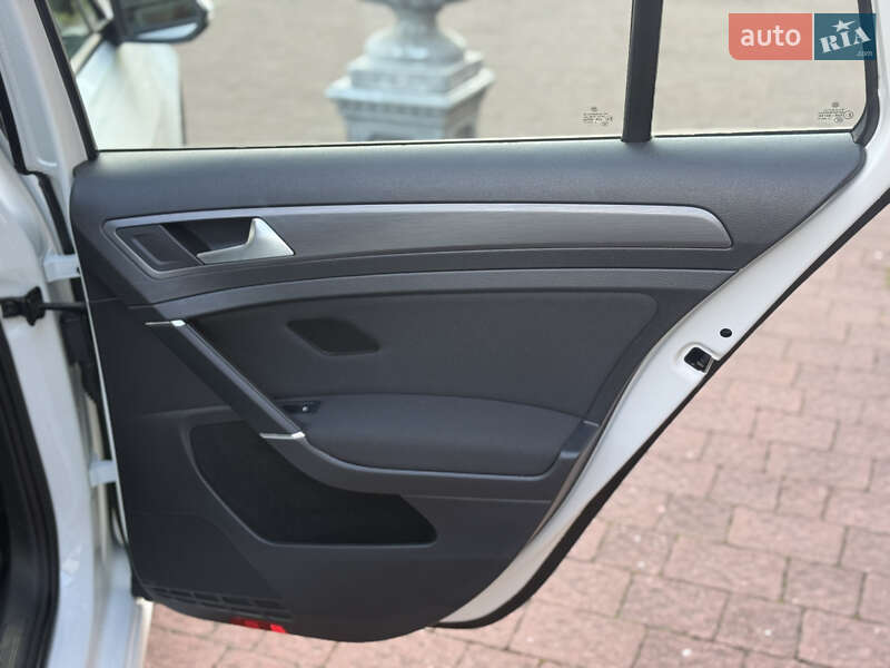 Універсал Volkswagen Golf 2017 в Стрию