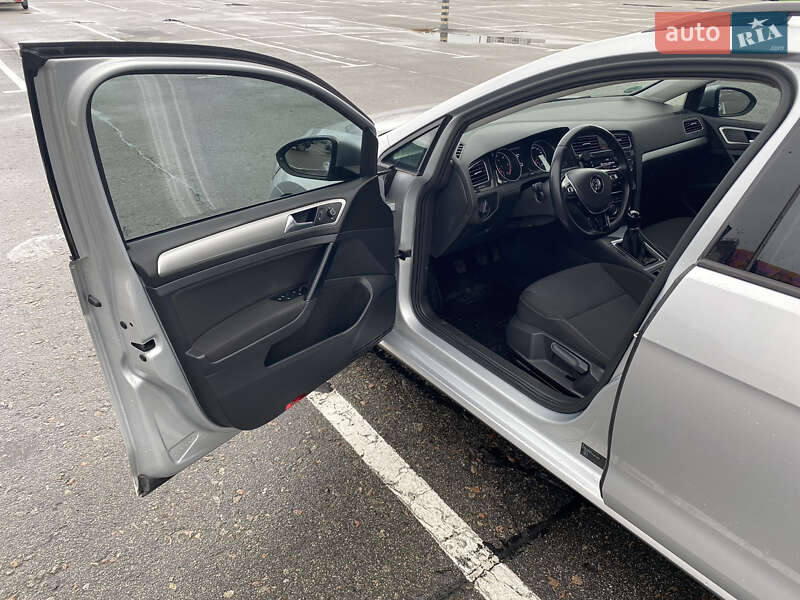 Універсал Volkswagen Golf 2018 в Києві