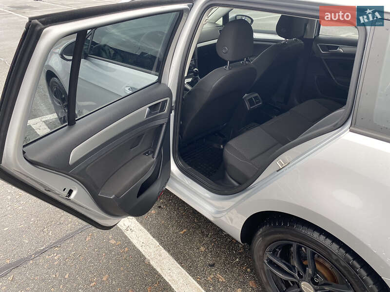 Універсал Volkswagen Golf 2018 в Києві