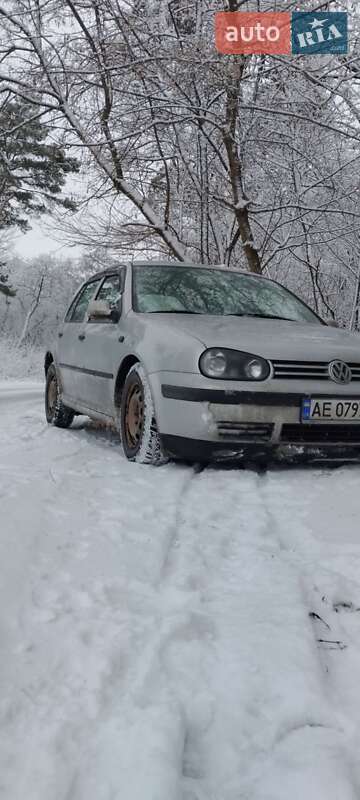 Хетчбек Volkswagen Golf 2000 в Дніпрі