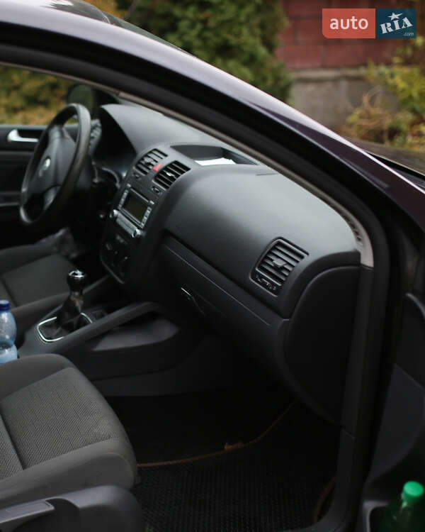 Хэтчбек Volkswagen Golf 2008 в Костополе