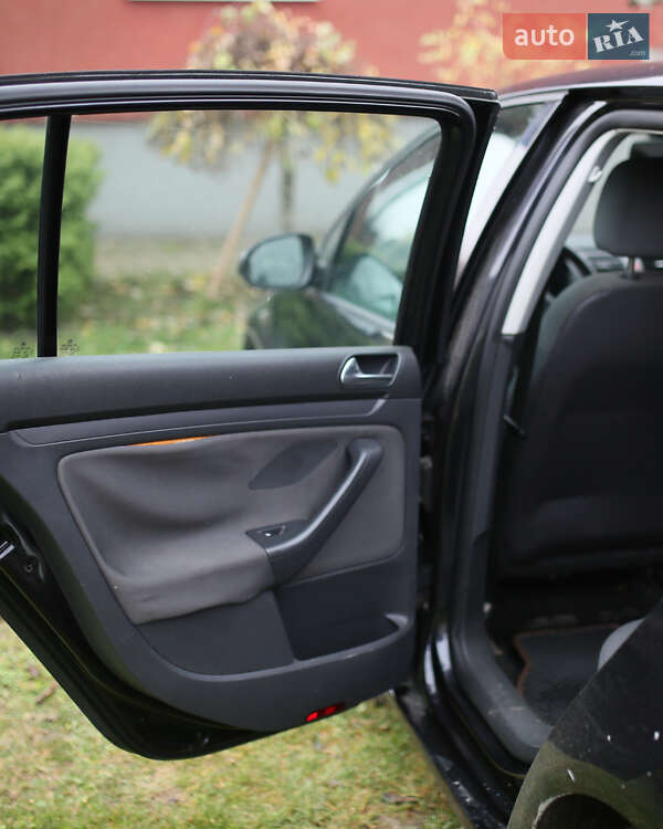 Хэтчбек Volkswagen Golf 2008 в Костополе