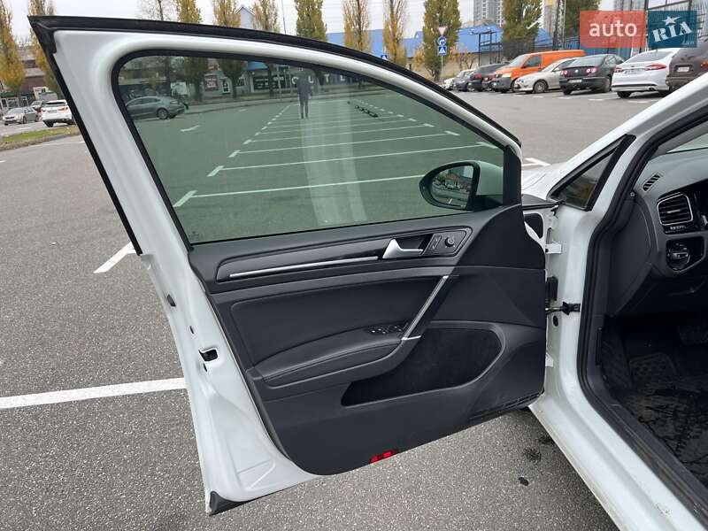 Хетчбек Volkswagen Golf 2013 в Києві