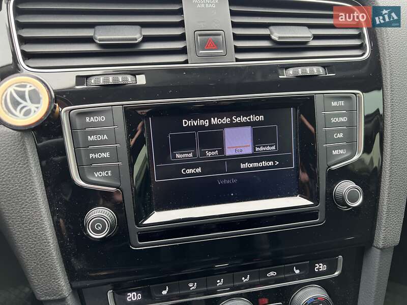 Хетчбек Volkswagen Golf 2013 в Києві