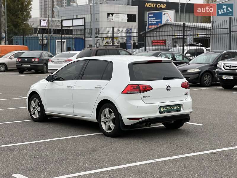 Хетчбек Volkswagen Golf 2013 в Києві