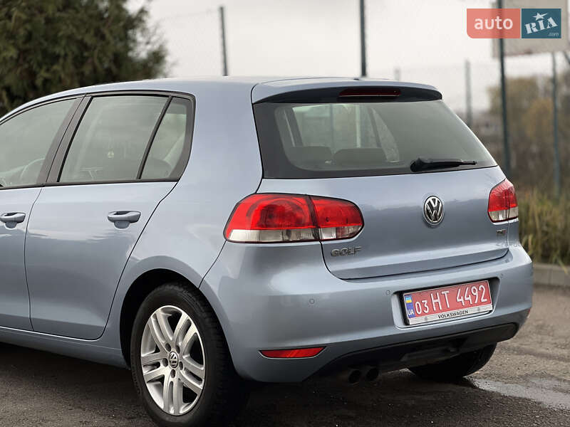 Хэтчбек Volkswagen Golf 2009 в Ровно