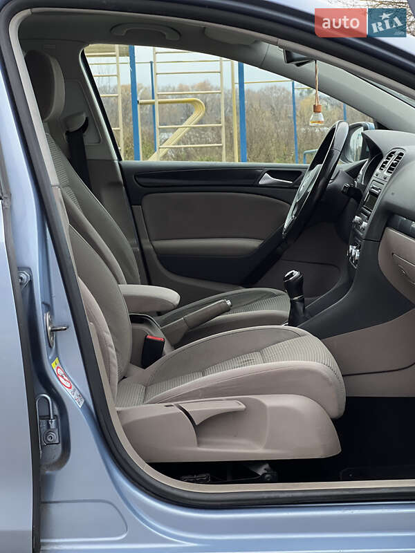 Хэтчбек Volkswagen Golf 2009 в Ровно