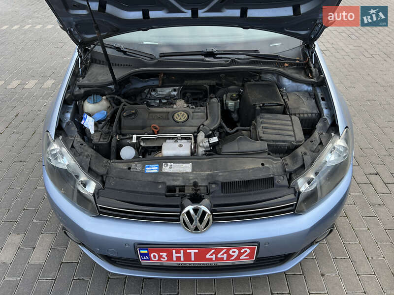 Хэтчбек Volkswagen Golf 2009 в Ровно