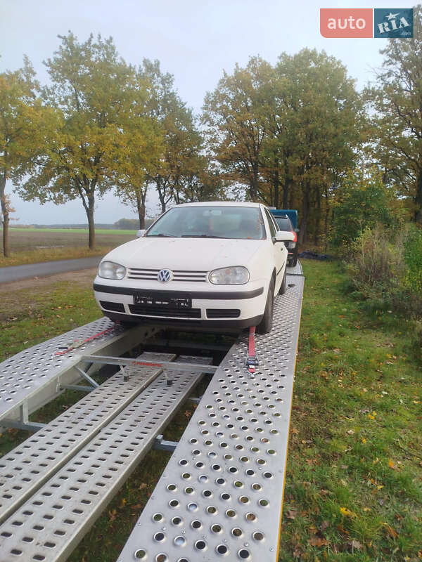 Хетчбек Volkswagen Golf 2001 в Луцьку
