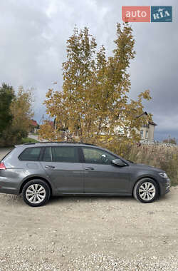 Універсал Volkswagen Golf 2017 в Тернополі