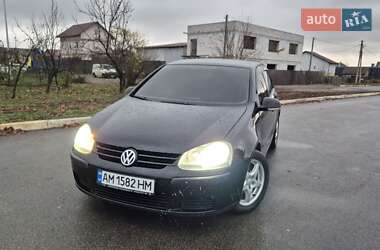 Хетчбек Volkswagen Golf 2003 в Бучі