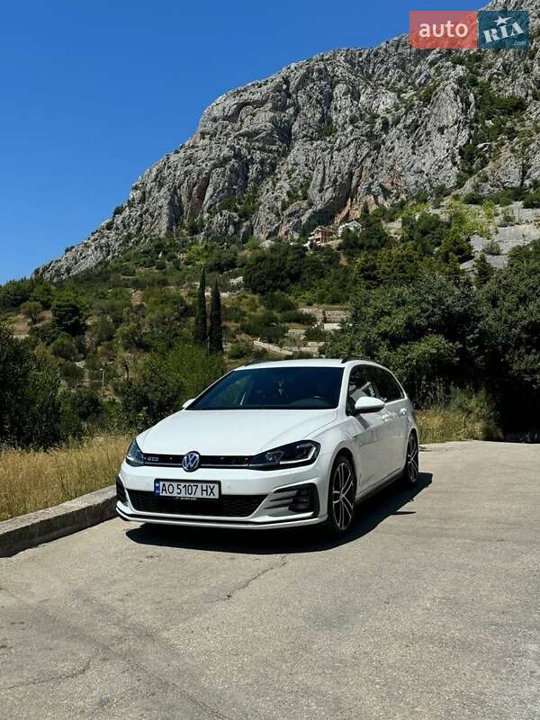 Универсал Volkswagen Golf 2018 в Мукачево