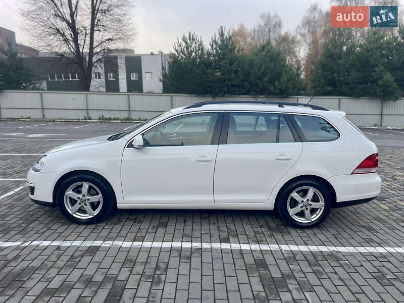 Універсал Volkswagen Golf 2009 в Луцьку