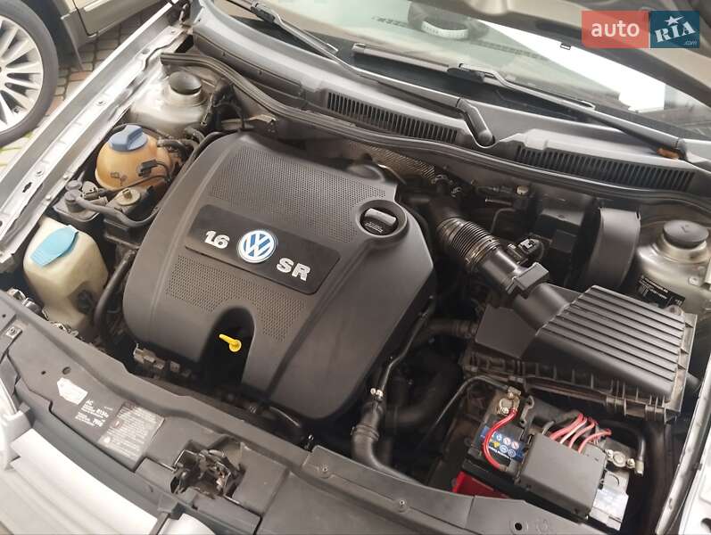 Хэтчбек Volkswagen Golf 2002 в Кривом Роге