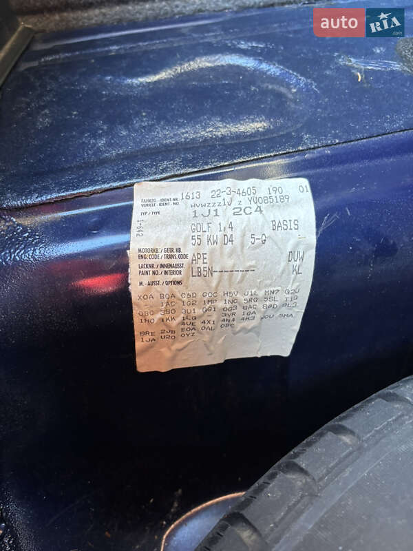 Хетчбек Volkswagen Golf 2000 в Новоселиці