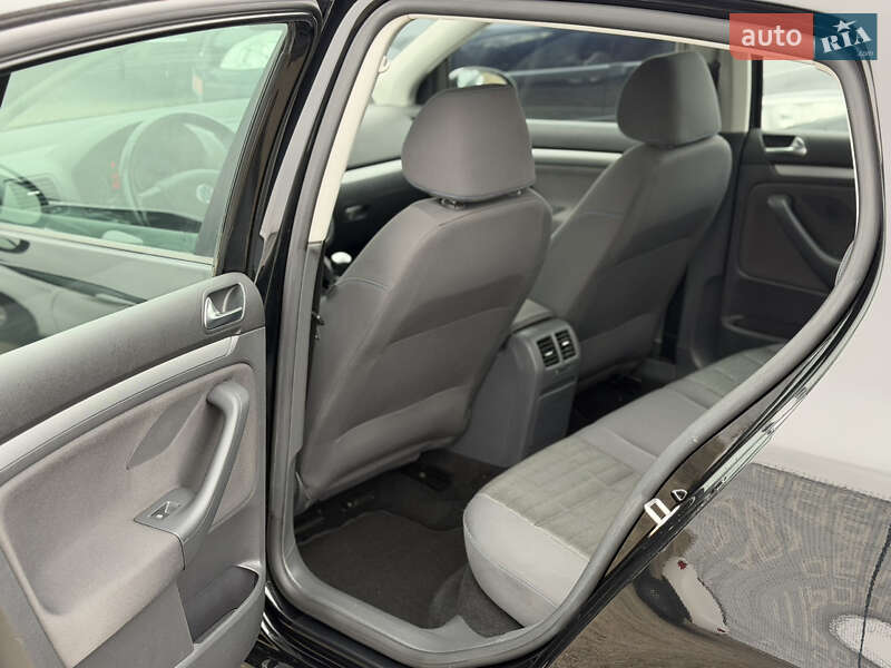 Хетчбек Volkswagen Golf 2007 в Рівному