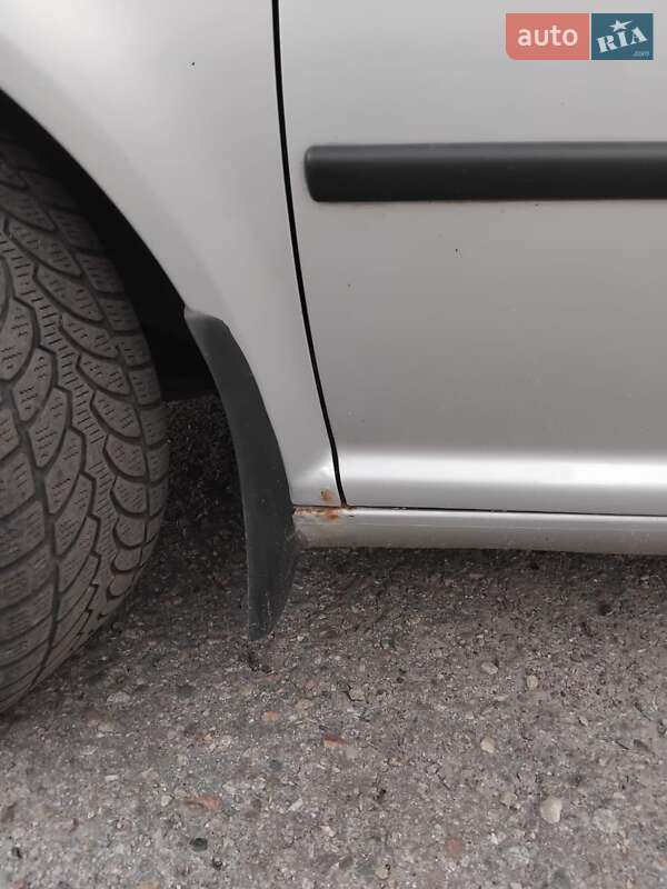 Хетчбек Volkswagen Golf 2001 в Харкові