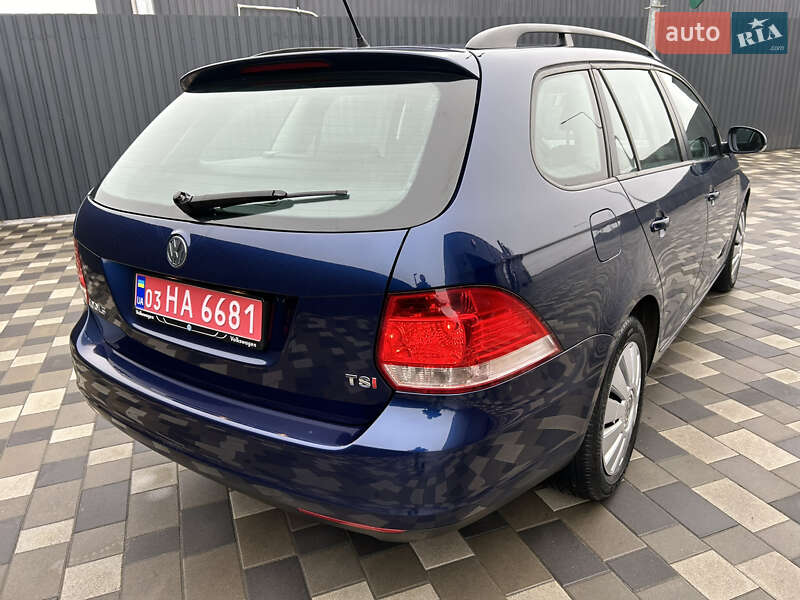 Універсал Volkswagen Golf 2010 в Полтаві