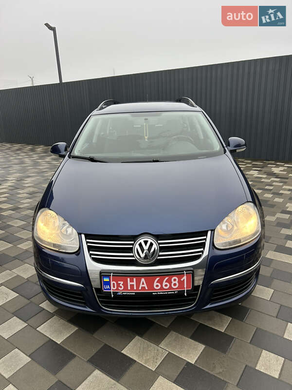 Універсал Volkswagen Golf 2010 в Полтаві