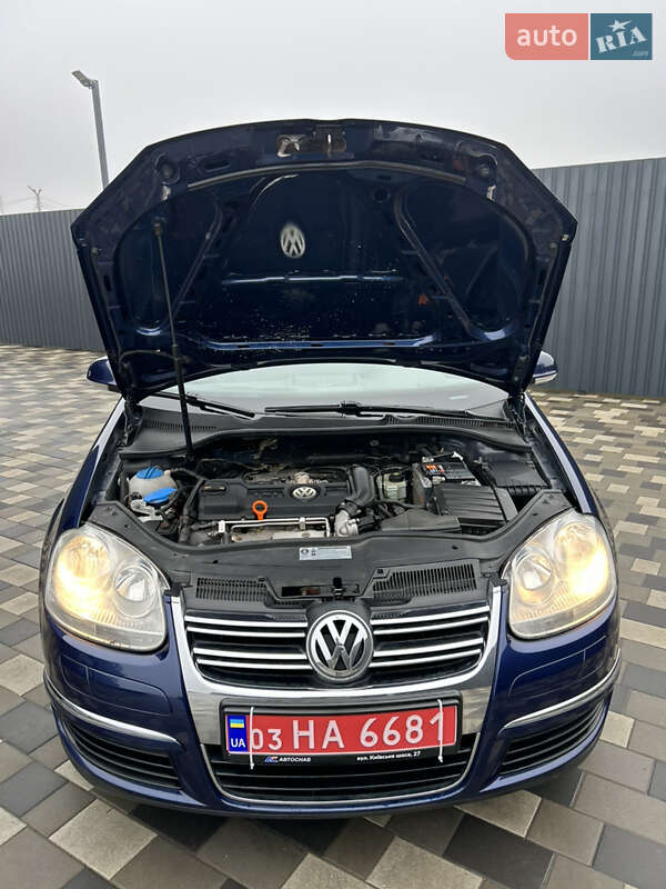 Універсал Volkswagen Golf 2010 в Полтаві