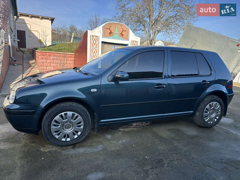 Хетчбек Volkswagen Golf 2002 в Городківці