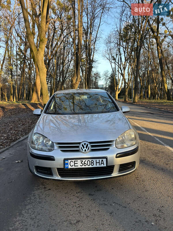Хетчбек Volkswagen Golf 2003 в Чернівцях