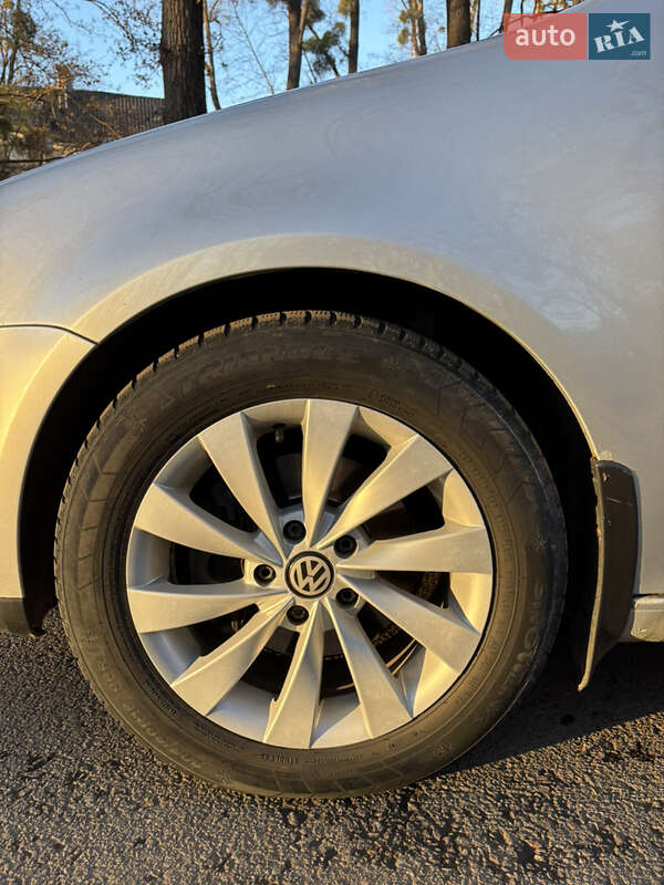 Хетчбек Volkswagen Golf 2003 в Чернівцях