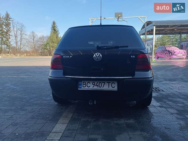 Хэтчбек Volkswagen Golf 2002 в Самборе