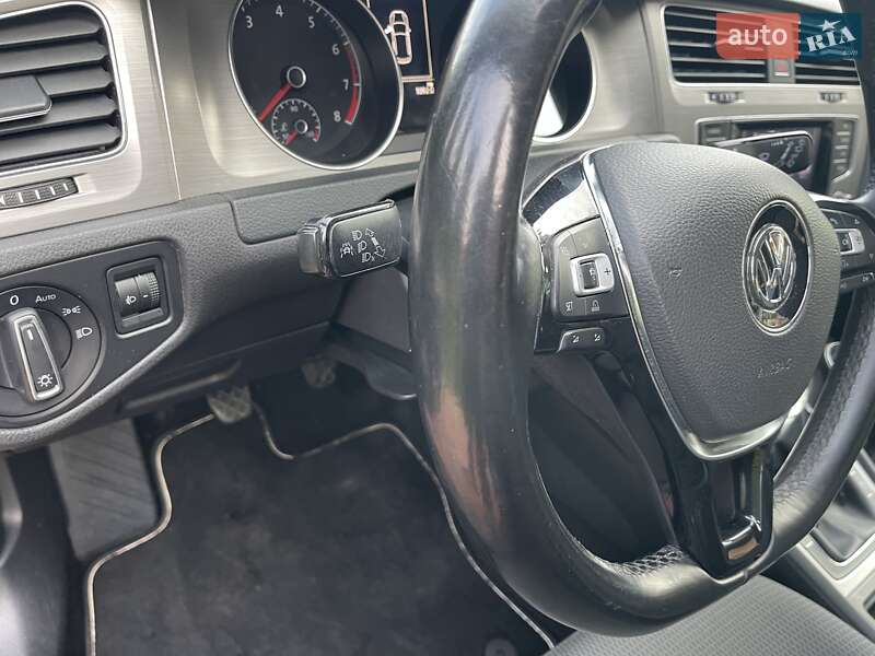 Хэтчбек Volkswagen Golf 2013 в Луцке