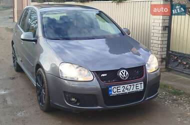 Хетчбек Volkswagen Golf 2004 в Чернівцях