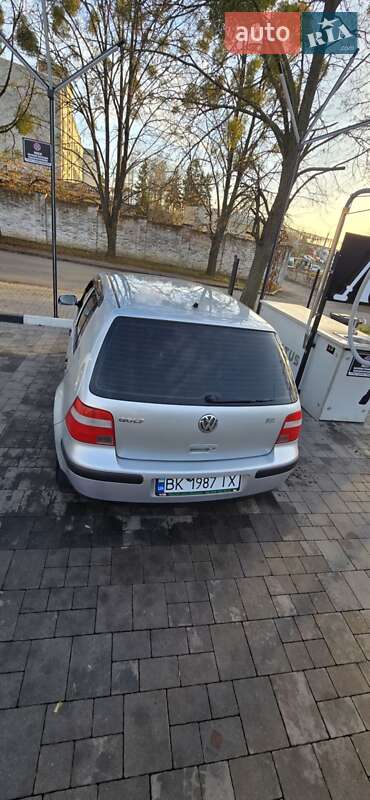Хэтчбек Volkswagen Golf 2003 в Ровно