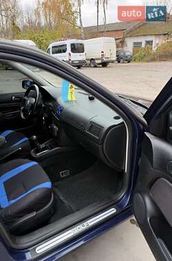 Хетчбек Volkswagen Golf 2000 в Бершаді