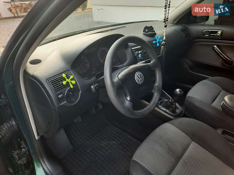 Хетчбек Volkswagen Golf 2003 в Львові