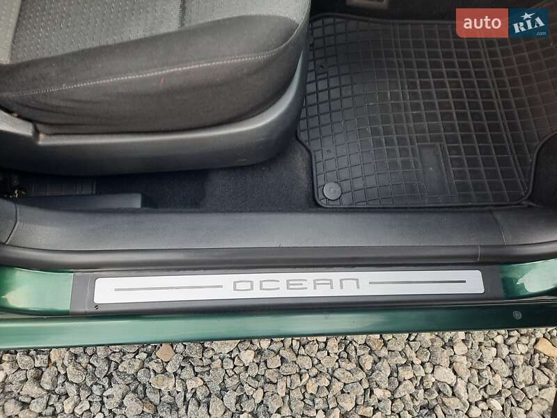 Хетчбек Volkswagen Golf 2003 в Львові