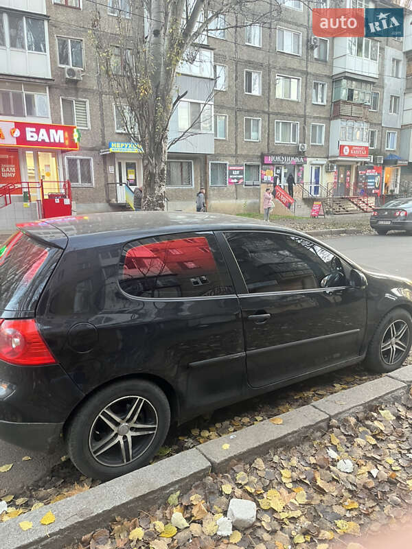 Хэтчбек Volkswagen Golf 2004 в Николаеве