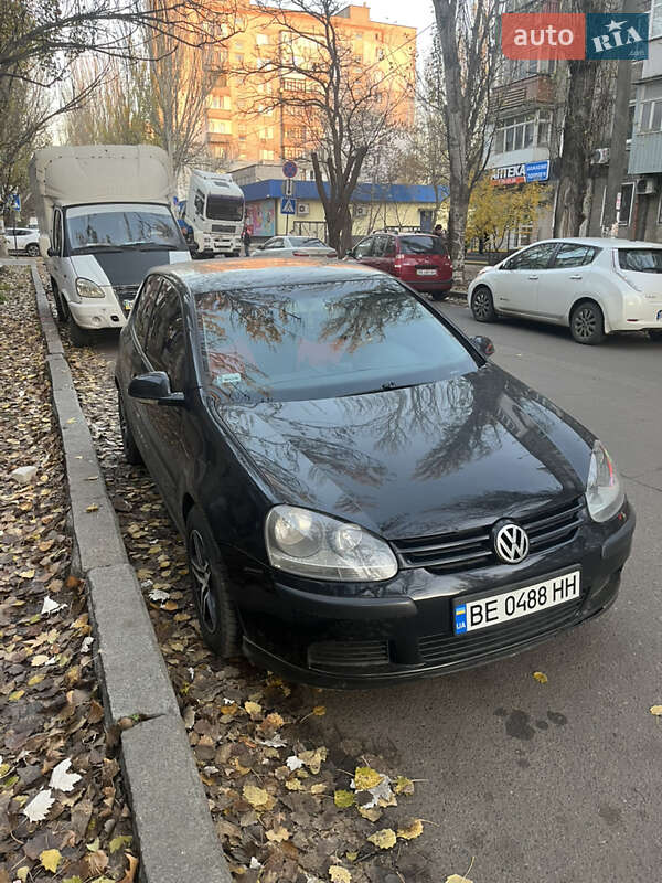 Хэтчбек Volkswagen Golf 2004 в Николаеве