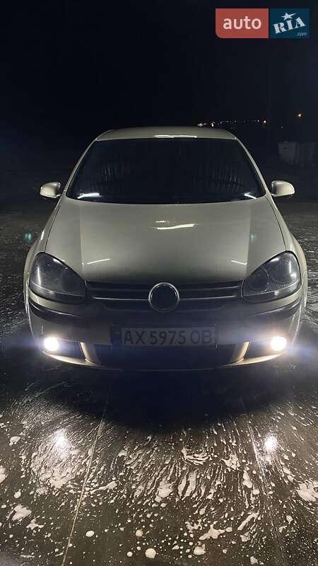 Volkswagen Golf 2004