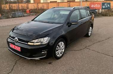Универсал Volkswagen Golf 2014 в Черновцах