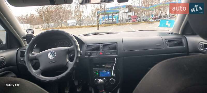 Хэтчбек Volkswagen Golf 2002 в Сумах